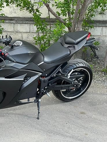 выхлоп акропович: Спортивный мотоцикл в агрессивном пластиковом обвесе, цвет матовый — 7