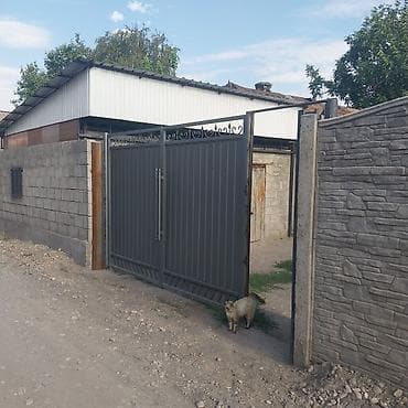 хоз постройки: Продаётся жилой дом с участком. - Дом одноэтажный, кровля из — 1