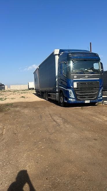 kia carnaval: Грузовой автопоезд Volvo FH с тентованным кузовом (шторка) и прицепом — 5