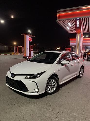 outback br: Toyota Corolla: 2021 г., 1.8 л, Вариатор, Гибрид, Седан — 3