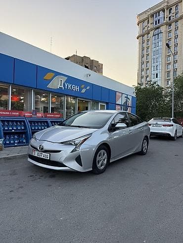 Toyota Prius: 2016 г., 1.8 л, Автомат, Гибрид, Лифтбек — 3