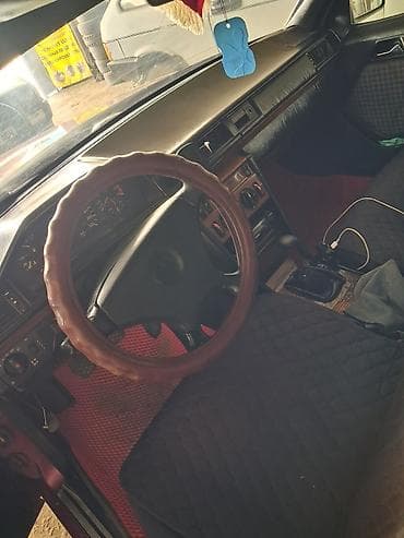 дэу матиз 1: Mercedes-Benz 190: 1991 г., 2 л, Кол менен иштөөчү, Бензин, Седан — 4