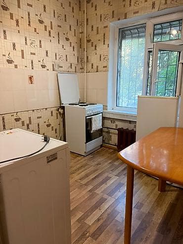 Батирлер: 2 бөлмө, 50 м², 11-мкр 105-серия, 1 кабат, Жаңы ремонт — 5