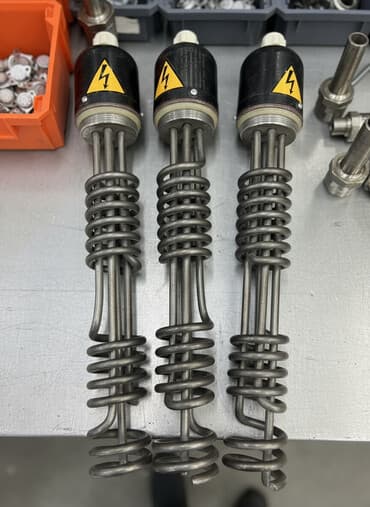 ТЭН (трубчатый электронагреватель) с клеммной коробкой. Предназначен