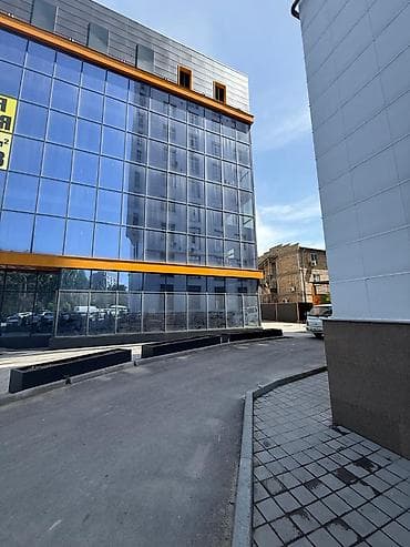 рынок мадина: Продажа офисов 100 м², С ремонтом, Без мебели, Бизнес центр, 2 этаж — 1
