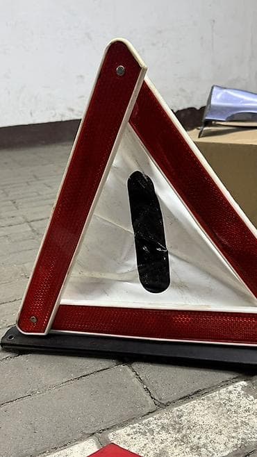 заклепка: Складной аварийный знак (светоотражающий треугольник) для автомобиля — 1