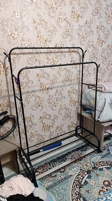 Вешалки: Продаю напольную вешалку новая купили не понадобилась брал за 1600 — 1