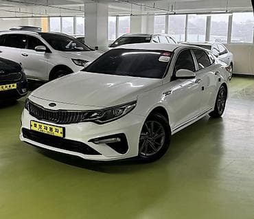 Kia к5 (рестайлинг), белый седан бизнес-класса. Посуточно автомобили — 9