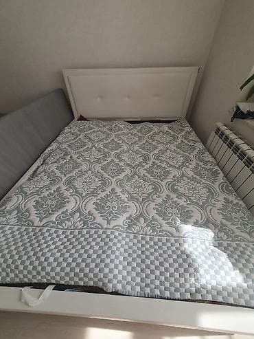 Двуспальная кровать, Б/у, С ящиком для хранения, длина - 200 см