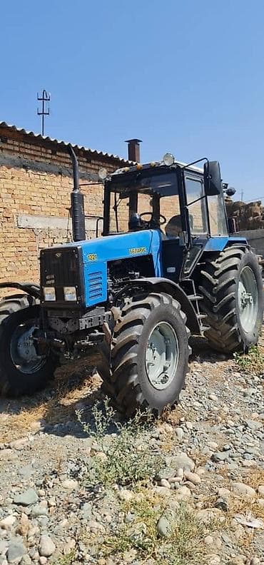 subaru 4: Трактор "Беларус" модели 1221 выполненный в синем цвете. Оборудован — 1