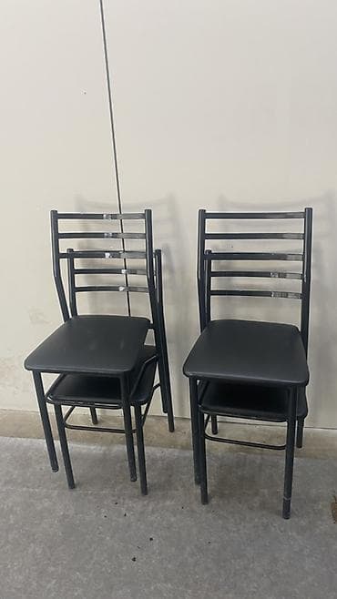 dinner table: Комплект из 8 стульев в лаконичном современном стиле. - Материал — 1