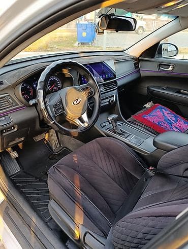 d 4d: Легковое авто, Пункт назначения: Аэропорт Манас, Количество мест: 4, Лицензия №: 2222879 — 3