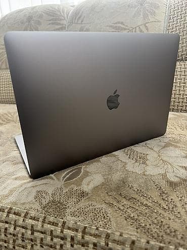 Ноутбук MacBook Pro 16 дюймов, модель 2019 года, оснащенный