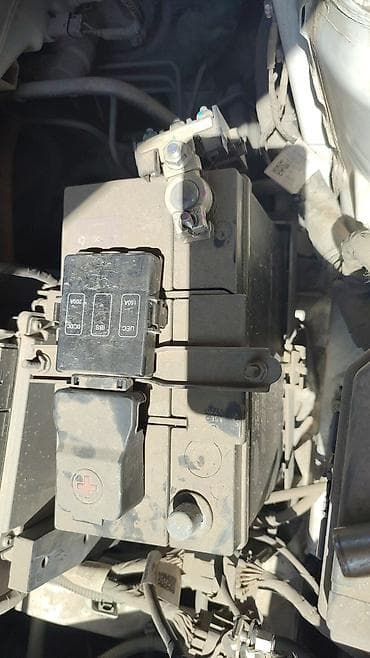 автомобильные аккумуляторы: Автомобильный аккумулятор 12 В с верхними клеммами - Тип — 2