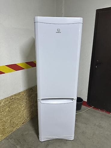 Холодильник Indesit, Б/у, Двухкамерный, De frost (капельный), 60 * 180 * 60