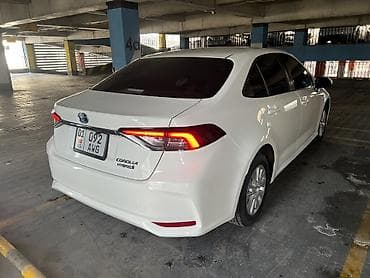 camry 2014: Toyota Corolla: 2021 г., 1.8 л, Вариатор, Гибрид, Седан — 3