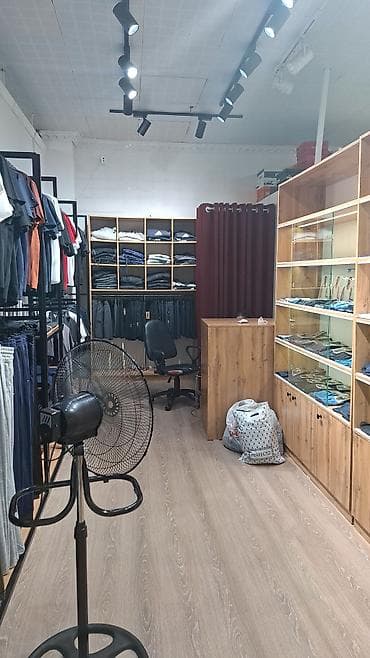 men мужская одежда: Срочно продается оборудование для одежды и кепок и сумок и обуви. цена — 3