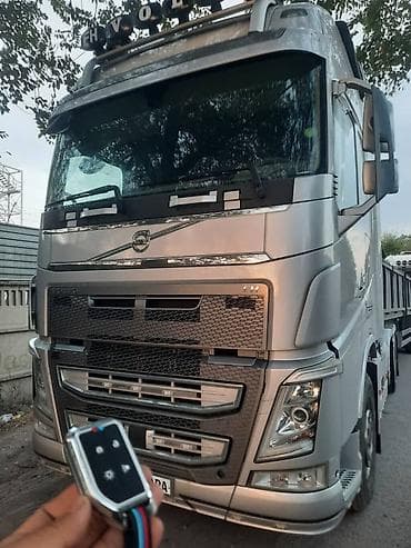 Тягач, Volvo, Тентованный