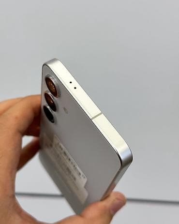 samsung galaxy fold2: Samsung Galaxy S24+, Б/у, 256 ГБ, цвет - Белый, В рассрочку, 1 SIM, eSIM — 5
