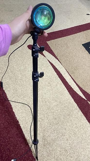 прожектор с солнечной панелью: Проектор «солнце/закат» на стойке с USB-питанием - — 1