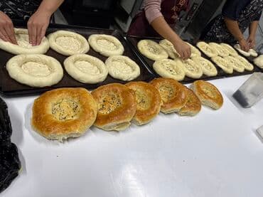 продаю буфет: Самса треугольная, румяная и слоистая, посыпанная кунжутом (белым и — 6