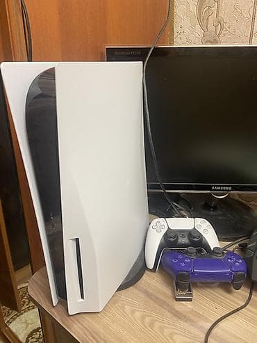 PlayStation 5 (версия с дисководом) + два геймпада DualSense
