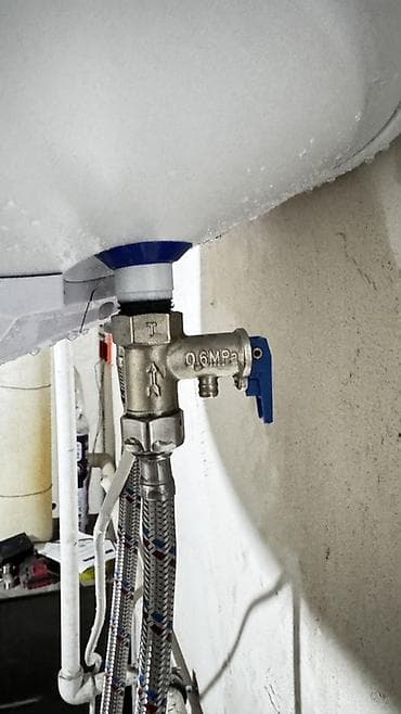 4 bedroom: Продаётся одноэтажный дом с закрытым двором. Основные характеристики — 10