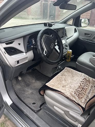 Toyota Sienna: 2019 г., 3.5 л, Автомат, Бензин, Вэн/Минивэн — 10