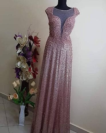 Продаю новое, уникальное платье. Оно очень красивое. Размер 44-46