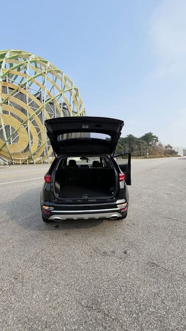 кофр на крышу автомобиля: Кроссовер (черный) — 5‑дверный, просторный багажник и салон. Основные — 1