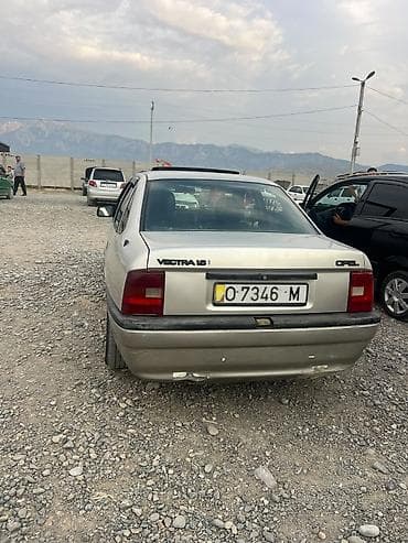 Opel Vectra: 1992 г., 1.6 л, Механика, Бензин, Седан at lalafo.kg Opel Vectra: 1992 г., 1.6 л, Механика, Бензин, Седан