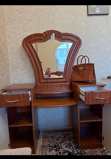 Другая мебель: Туалетный столик, С зеркалом, цвет - Коричневый, МДФ — 3