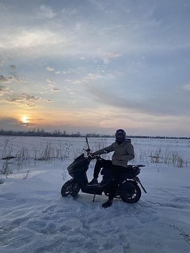 электро мото: Тип скутера 150 куб. см, Бензин, Б/у — 4