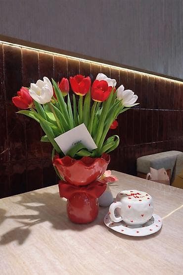 зеркало в аренду: Керамическая ваза в виде букета🫶🌷 - Высота: 20 см - Доступно в 4 — 3