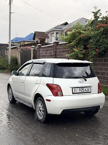 Toyota Ist: 2004 г., 1.5 л, Автомат, Бензин, Лифтбек — 9