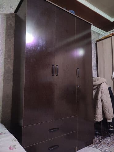 отун бак: Кийим чечүүчү жай үчүн шкаф, Колдонулган, Жыгач, Өзү алып кетүү — 1