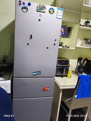 Переносные плиты: Холодильник с нижней морозильной камерой, серебристый, трехдверный — 4