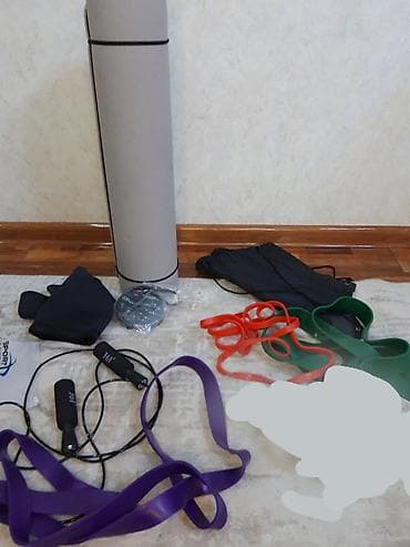 Спортивные снаряды для тренировки : скакалка коврик для фитнеса