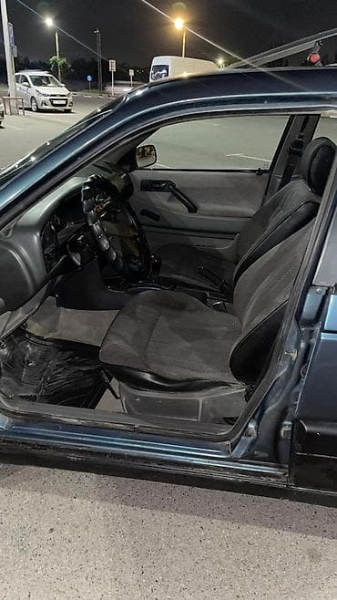псат б3: Volkswagen Passat Variant: 1988 г., Механика, Универсал — 10