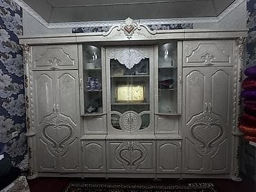 Гостиный гарнитур с витринами и резным декором + две тумбы - Стиль