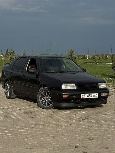 Унаа: Volkswagen Vento: 1992 г., 1.8 л, Кол менен иштөөчү, Бензин, Седан — 4
