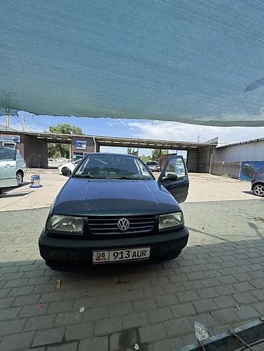 Транспорт: Volkswagen Vento: 1994 г., 1.8 л, Механика, Бензин, Седан — 2