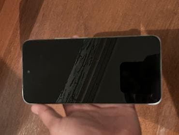 techno pova 3: Смартфон с плоскими гранями и разъёмом USB‑C. На нижнем торце: решётка — 7