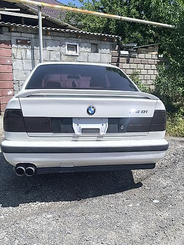 2 8: BMW : 1993 г., 4.4 л, Механика, Бензин, Седан — 1