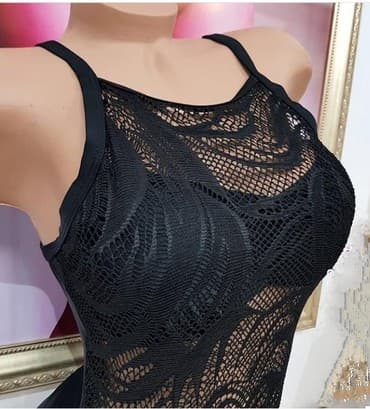 купальники з високою посадкою: Слитный купальник спортивного стиля декорированный сеточкой. В топе — 2