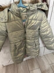 дверь даром: Отдам 2 куртки для девочки Размер 122см Примерно на 6-7 лет Сезон  — 6