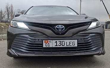 tayota karolla: Toyota Camry: 2018 г., 2.5 л, Вариатор, Гибрид, Седан — 2