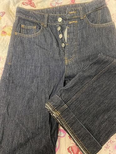 Куртки: Джинсы из плотного денима темно‑синего цвета. Классический — 1