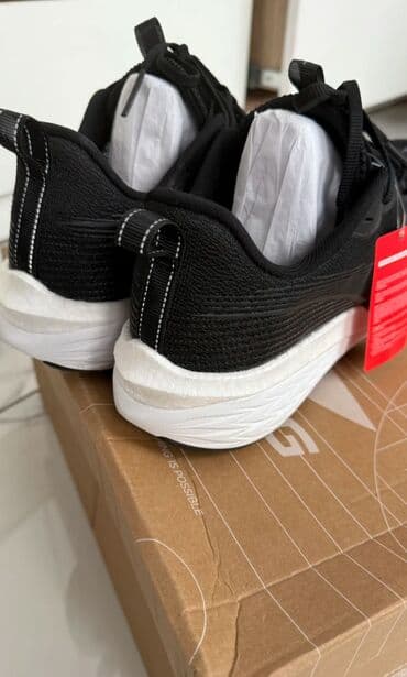 кросовеи: Кросовки лининг новая
#lining — 4