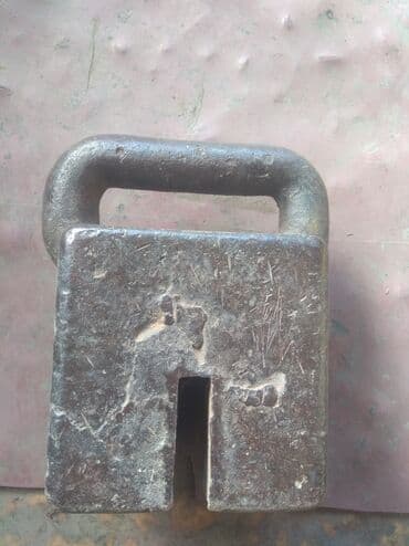 набор гирь для спорта: Продаю гирю вес 13кг очень удобная в использовании можно ещё — 3